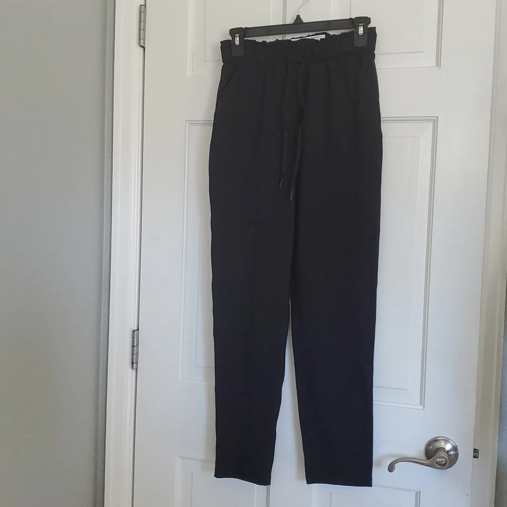 Lululemon Keep Moving Black  Pants Sz 4